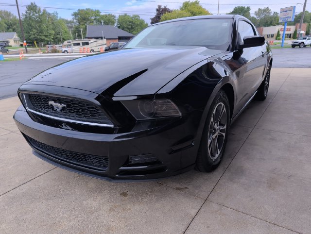 Used 2014 Ford Mustang Premium RWD image 3