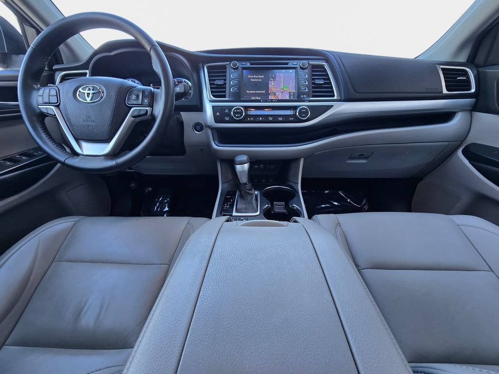 Used 2019 Toyota Highlander XLE AWD/4WD image 10