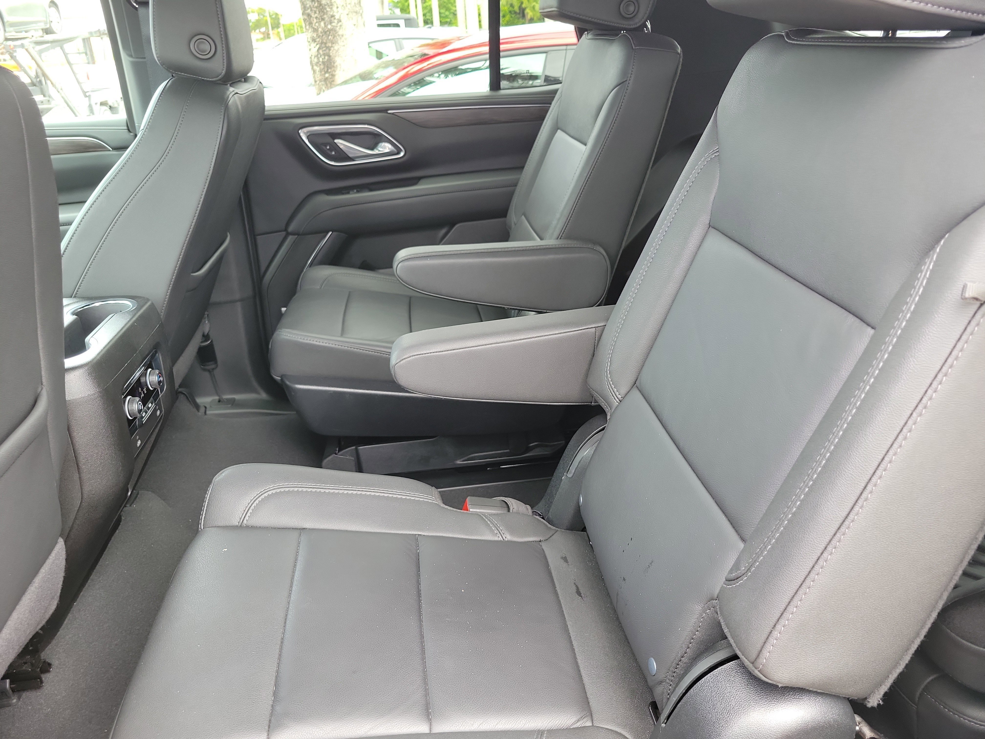 Used 2024 Chevrolet Tahoe LT RWD image 9