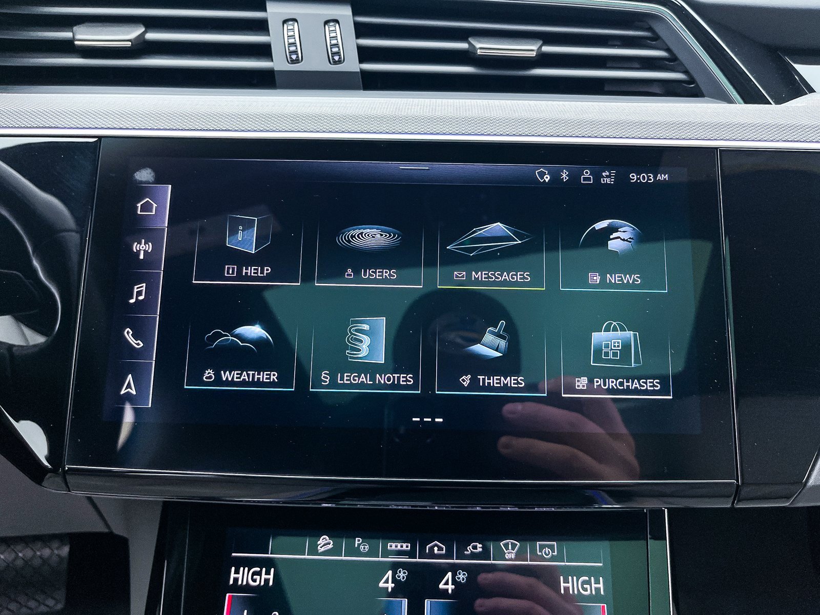 Used 2024 Audi Q8 e-tron Prestige image 24