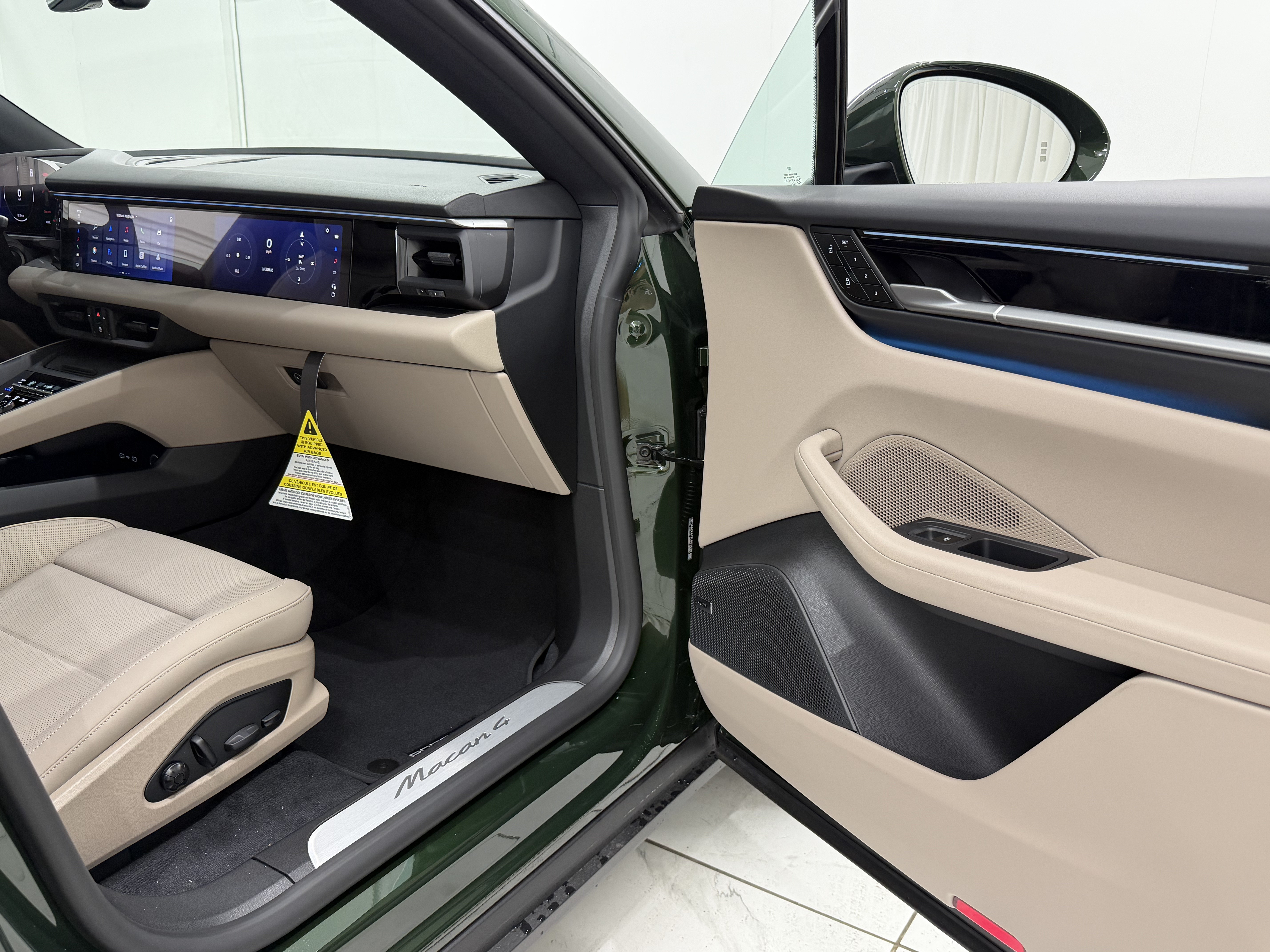 New 2026 Porsche Macan 4 Electric AWD/4WD image 22