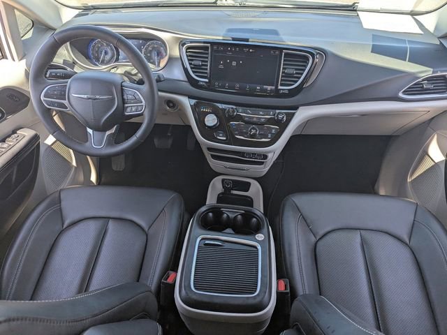 Used 2024 Chrysler Pacifica Touring-L FWD image 14