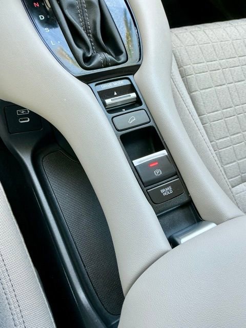 Certified 2024 Honda HR-V LX image 17