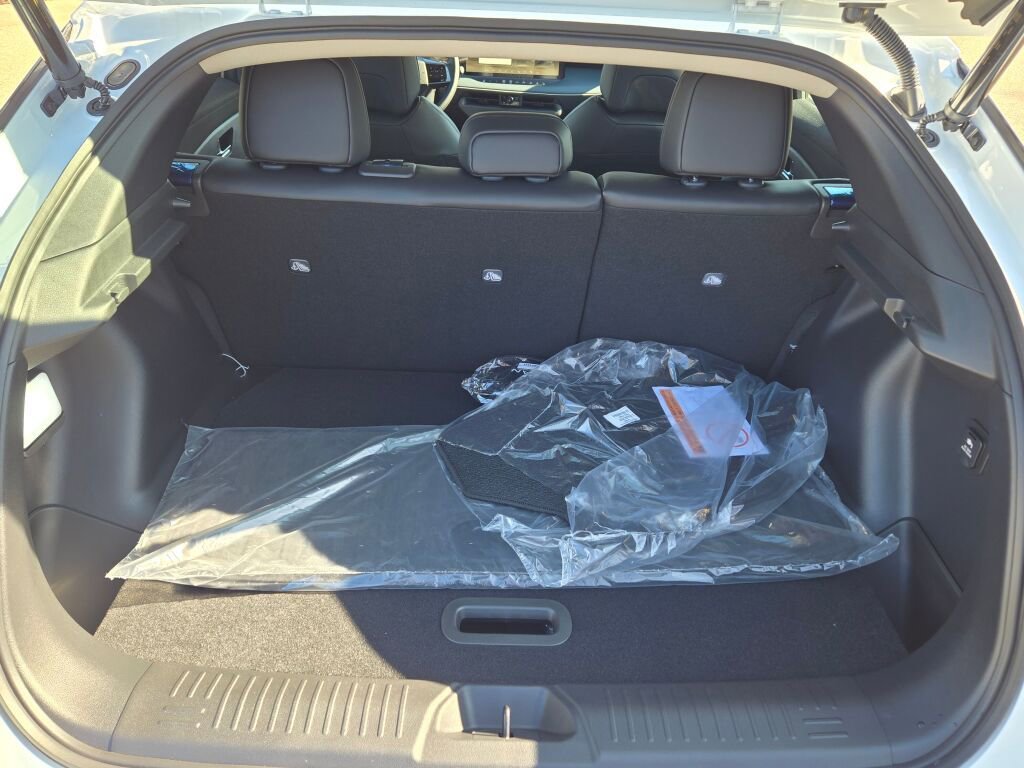 New 2026 Nissan Leaf Platinum+ w/ Cargo Package (Platinum+) FWD image 13