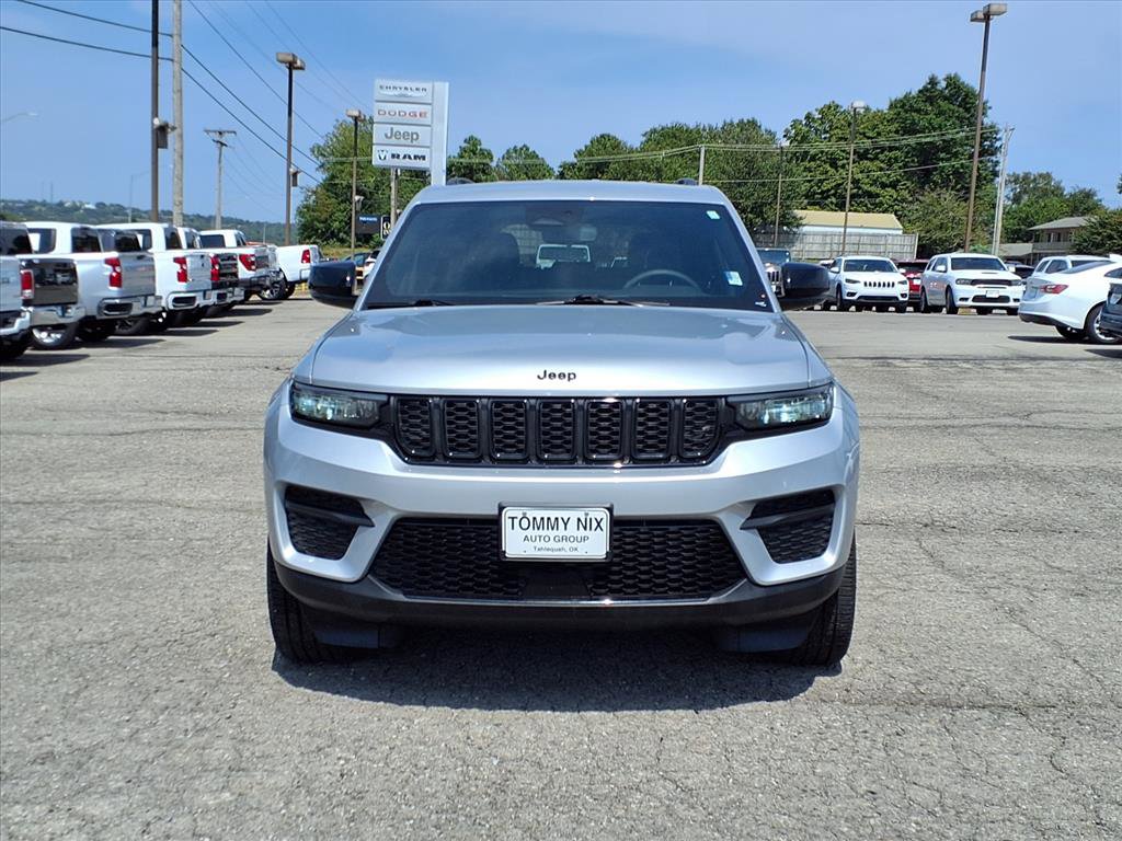 Used 2024 Jeep Grand Cherokee Altitude image 19