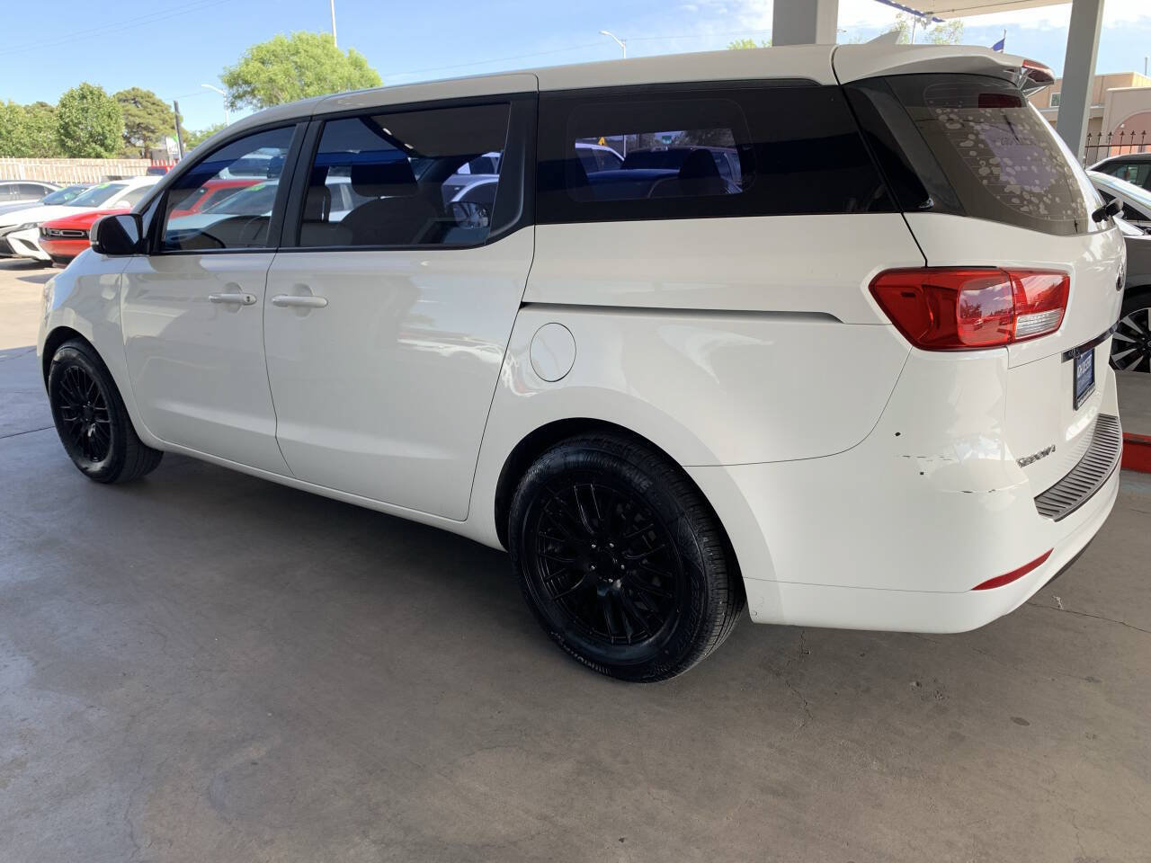 Used 2016 Kia Sedona L FWD image 4