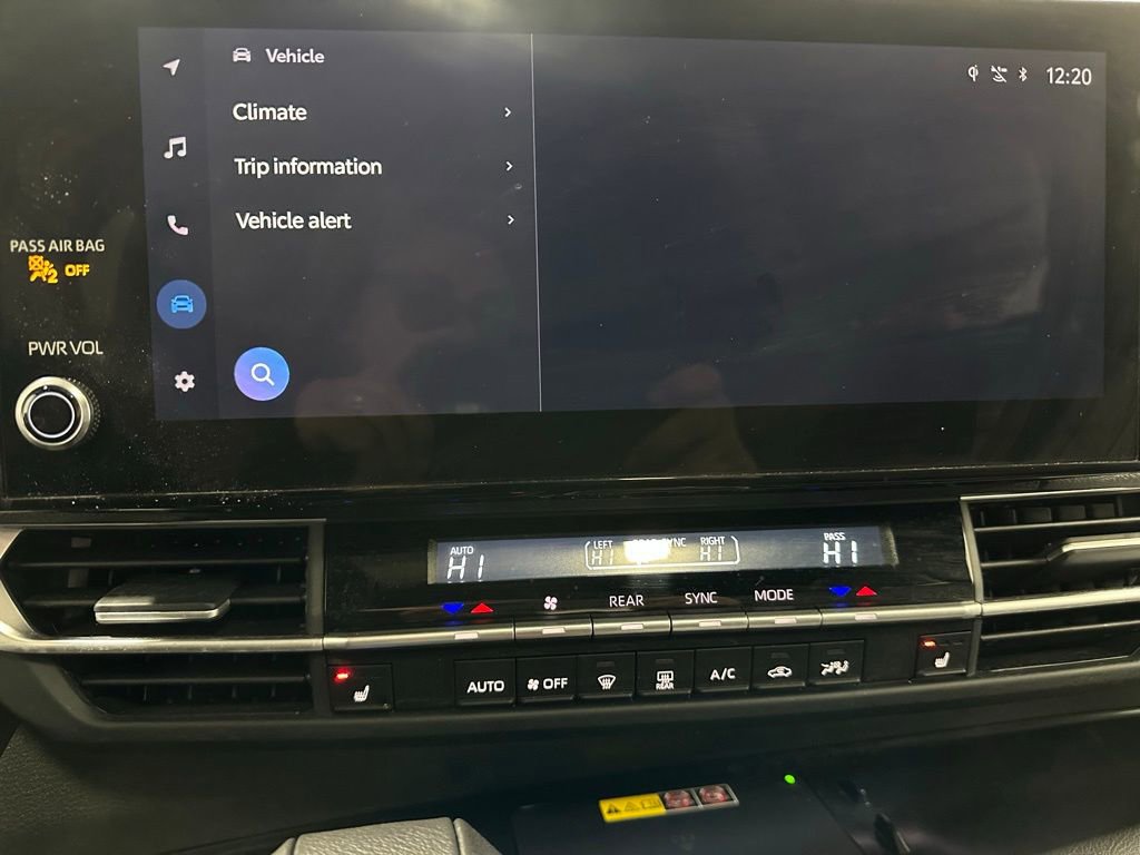 Used 2025 Toyota Sienna XSE image 30