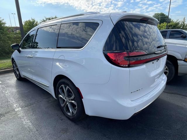 Used 2026 Chrysler Pacifica Pinnacle FWD image 8