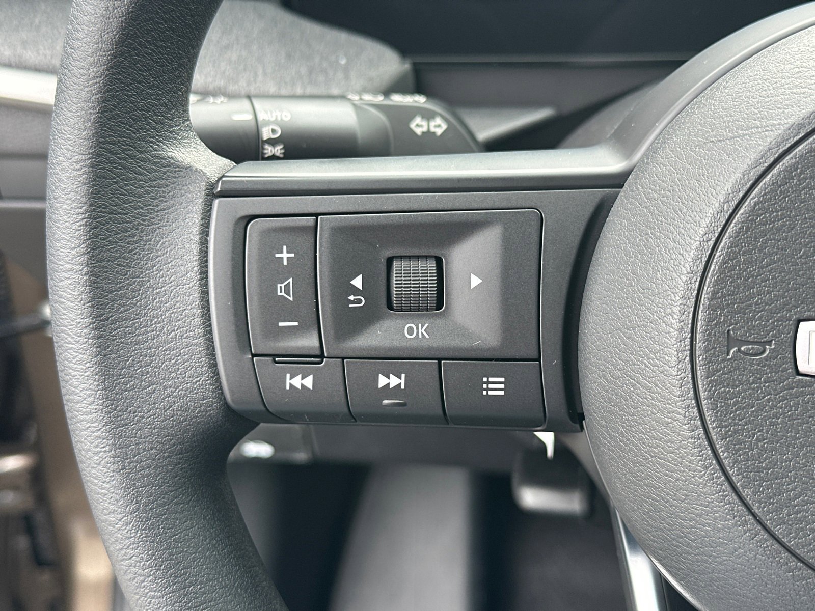 Used 2026 Nissan Kicks SV image 25