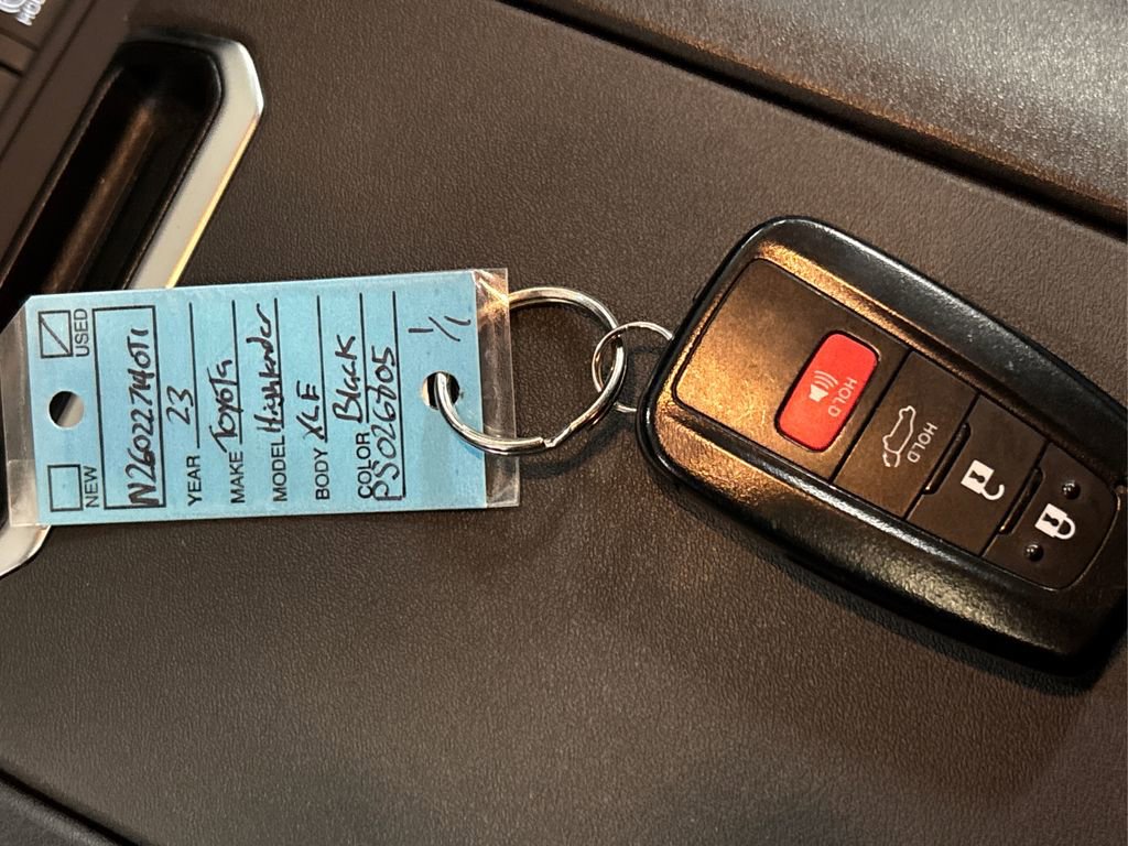 Used 2023 Toyota Highlander XLE image 42