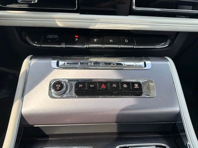 Used 2025 Lincoln Aviator 2WD image 38