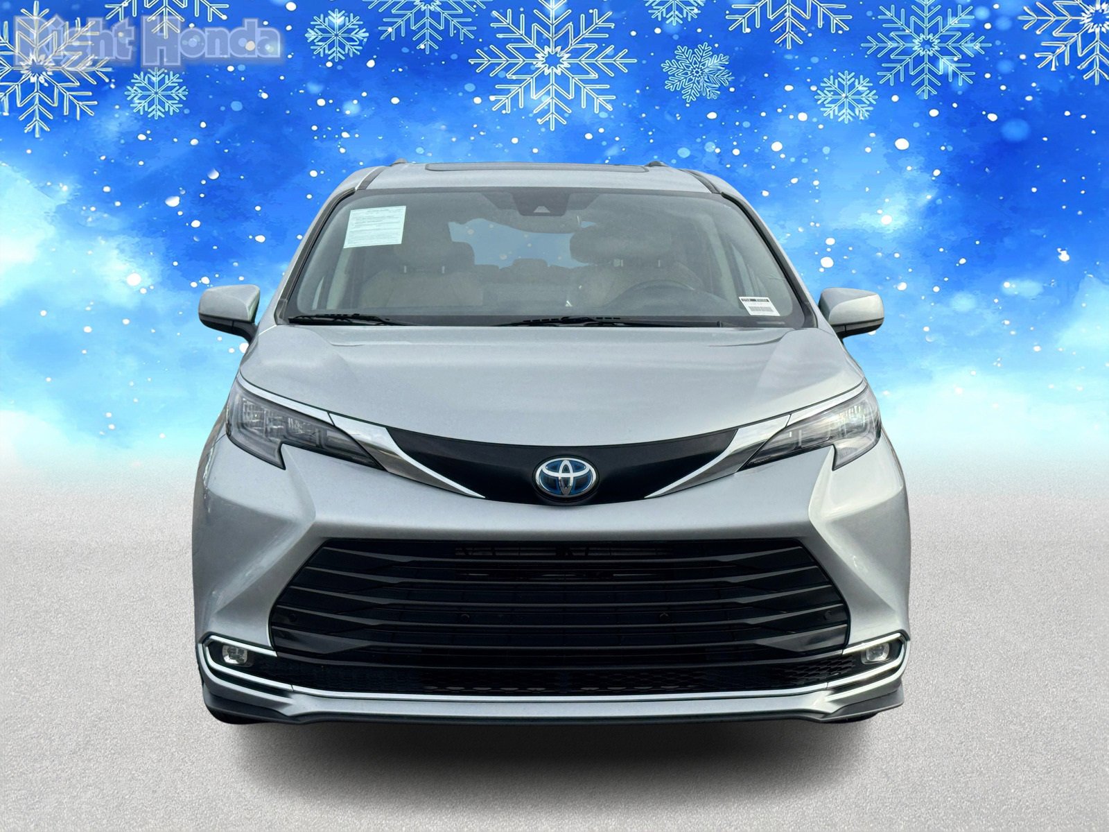 Used 2024 Toyota Sienna XLE image 9