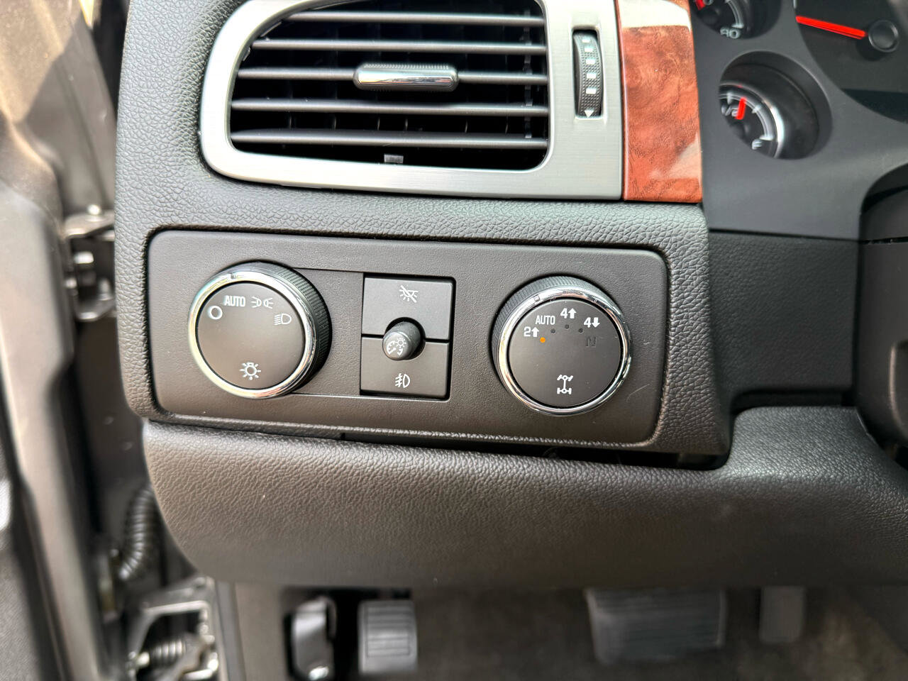 Used 2008 Chevrolet Suburban LTZ w/ LTZ Preferred Equipment Group image 30