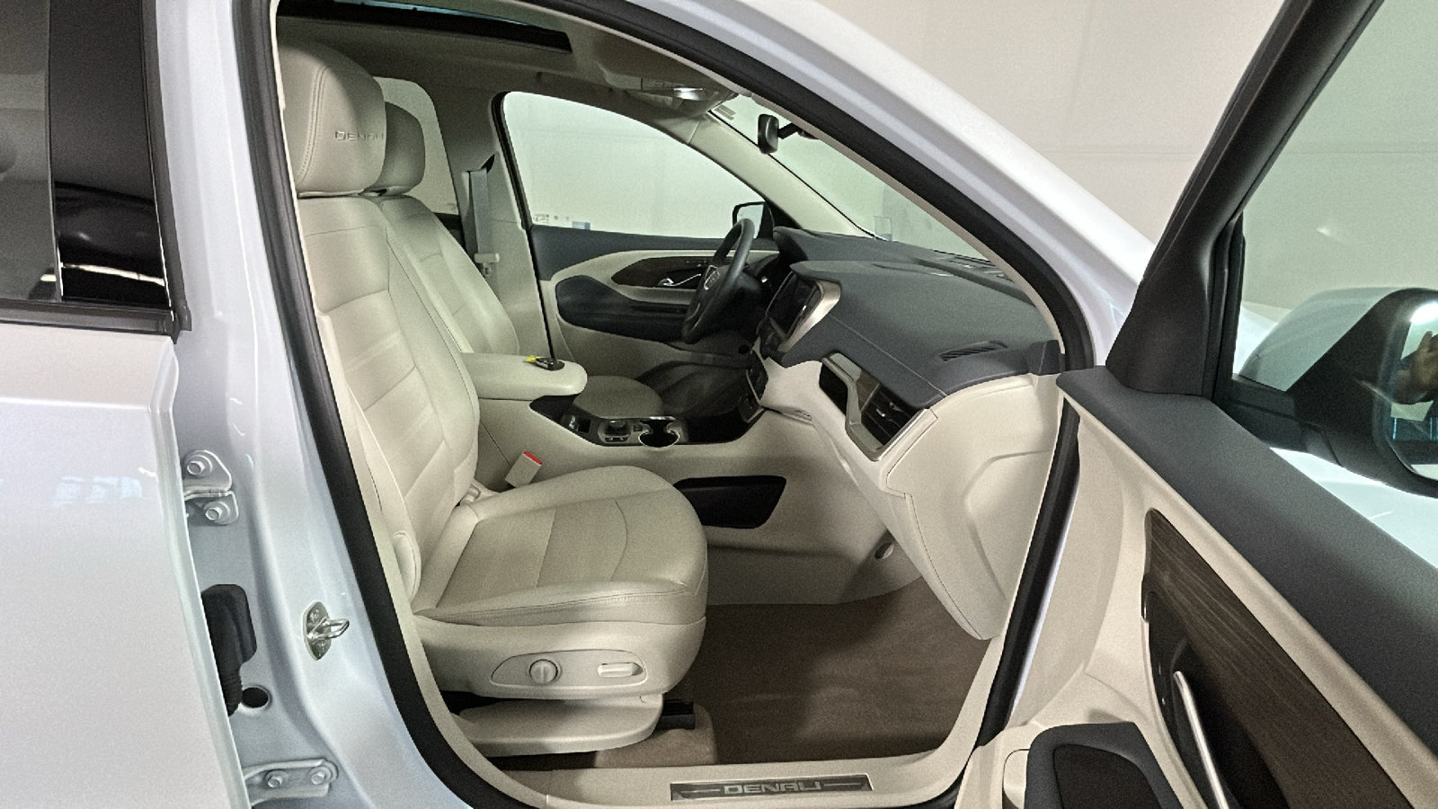 Used 2023 GMC Terrain Denali w/ Denali Premium Package AWD/4WD image 35