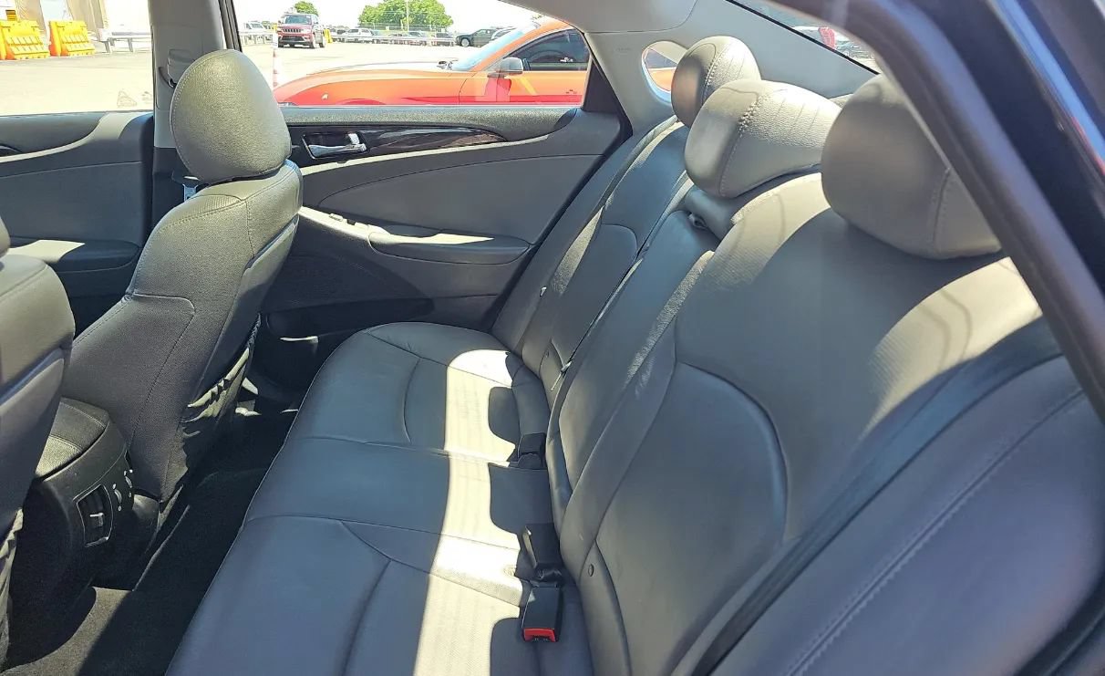 Used 2012 Hyundai Sonata Limited w/ Navigation Pkg FWD image 6