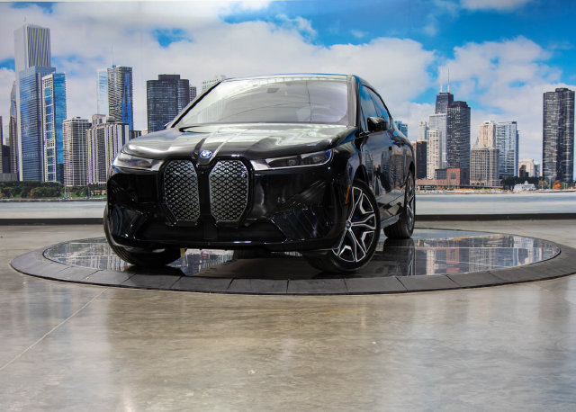 Used 2024 BMW iX xDrive50 w/ Premium Package AWD/4WD image 2