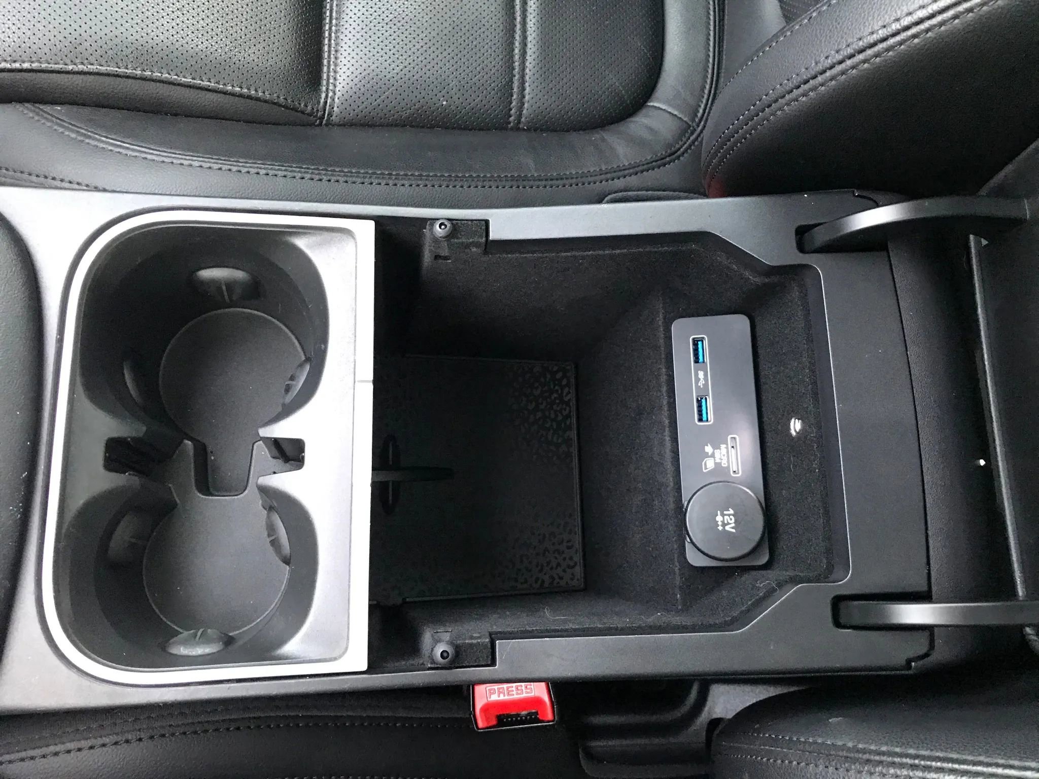 Used 2018 Jaguar E-PACE S image 33