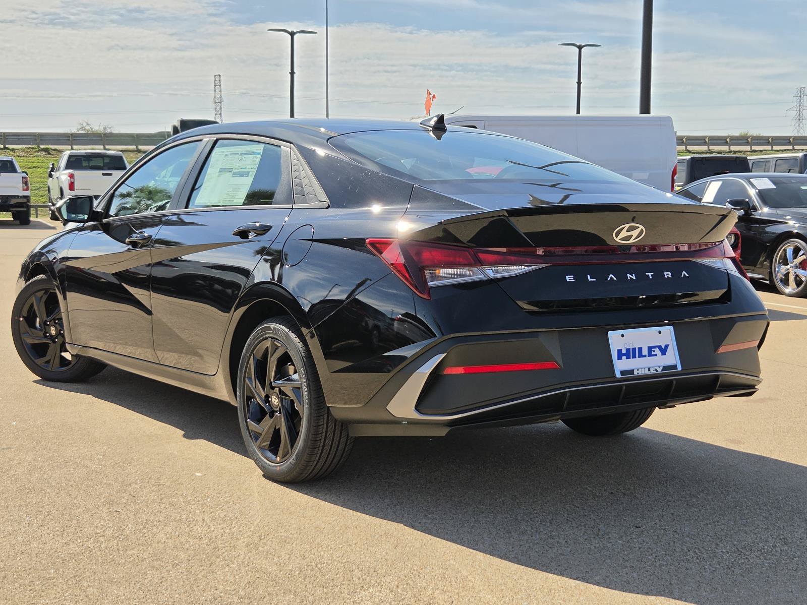 New 2026 Hyundai Elantra SEL Sport FWD image 3