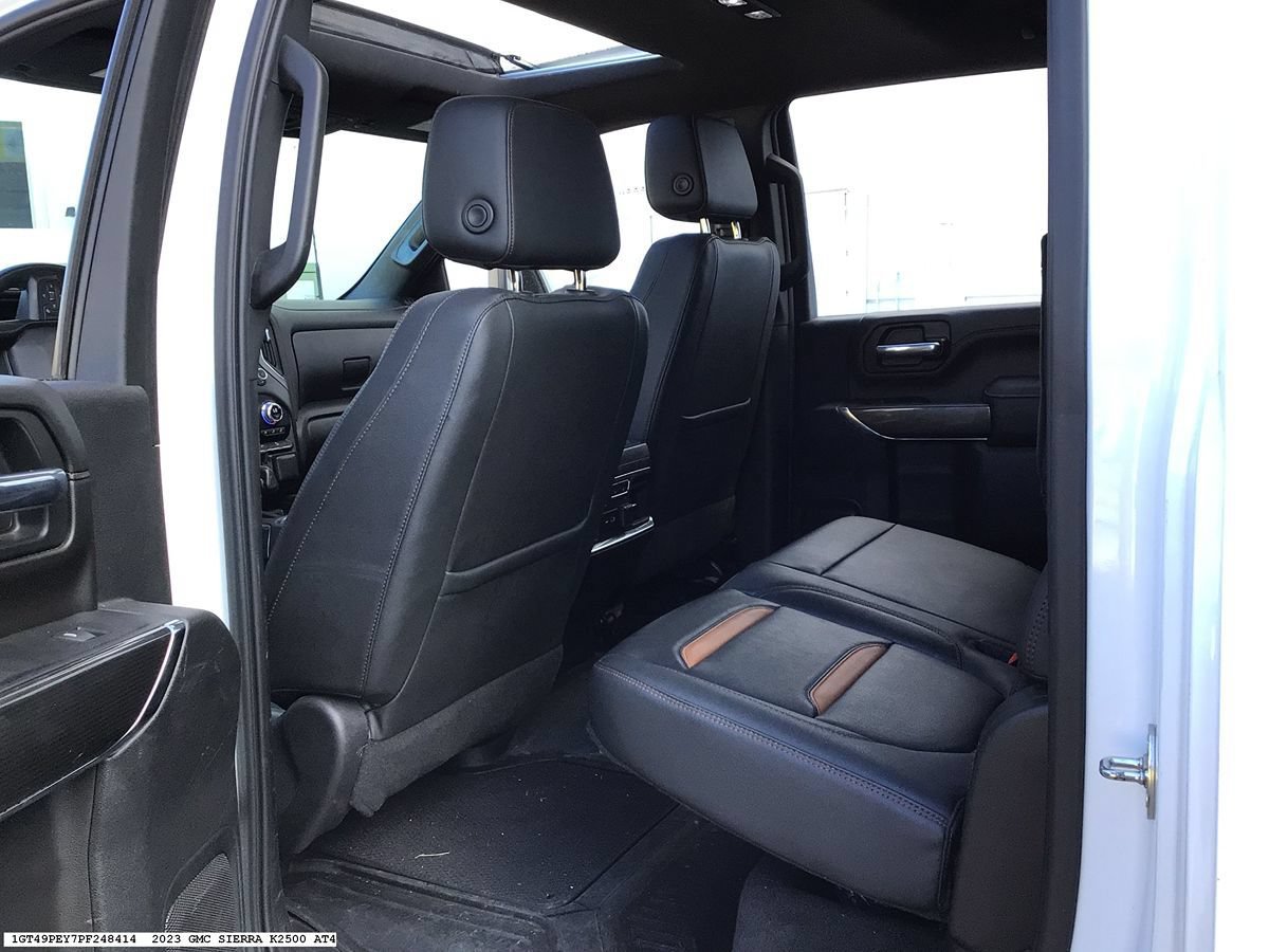 Used 2023 GMC Sierra 2500 AT4 w/ AT4 Premium Plus Package AWD/4WD image 8