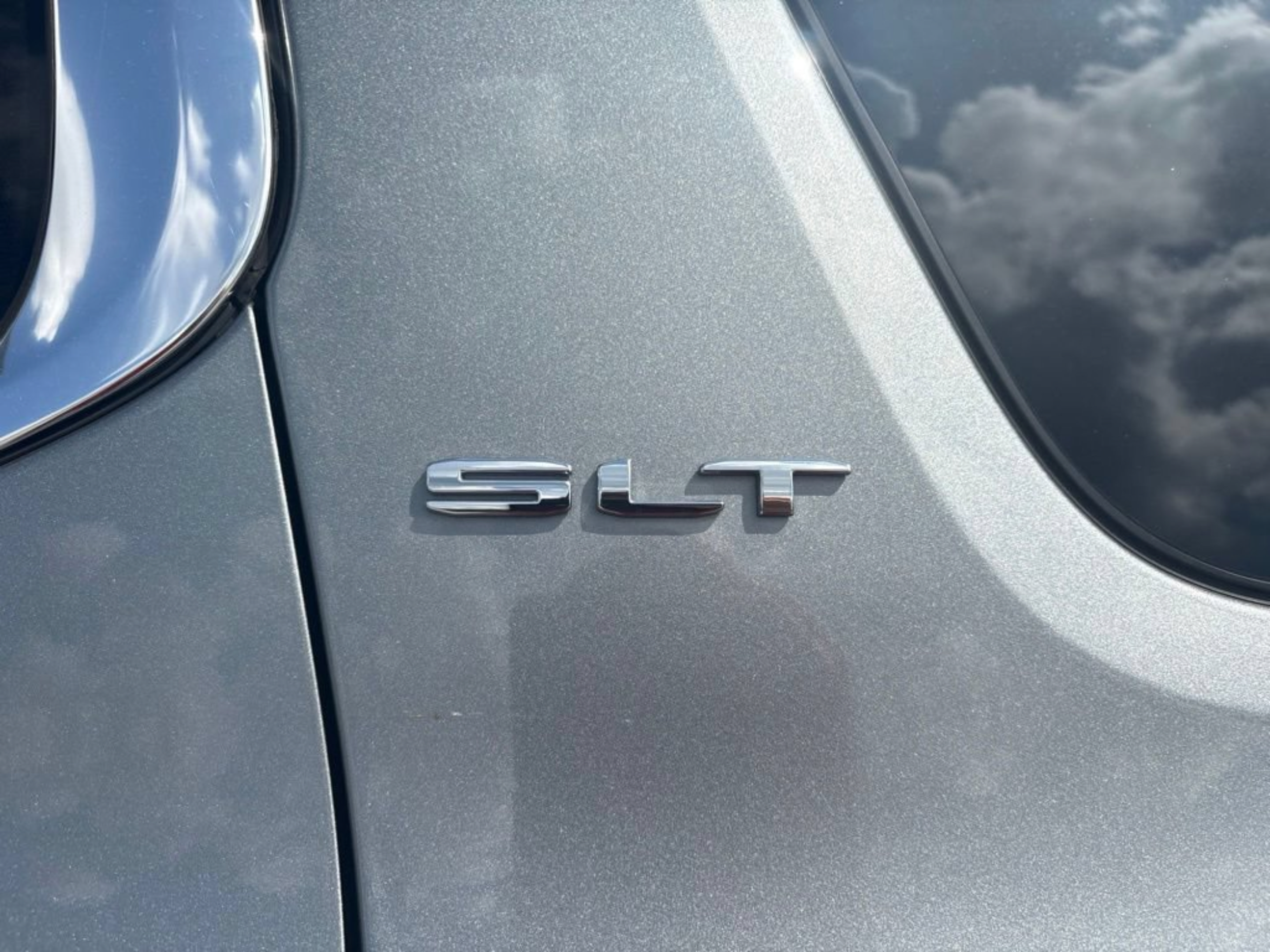 Used 2023 GMC Acadia SLT w/ Preferred Package FWD image 26