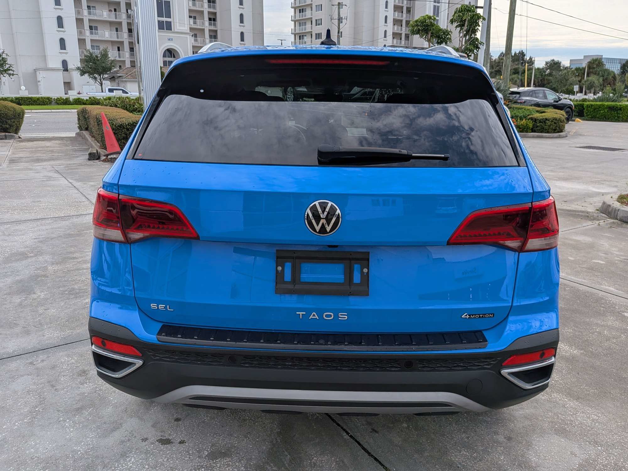 Certified 2024 Volkswagen Taos SEL AWD/4WD image 4