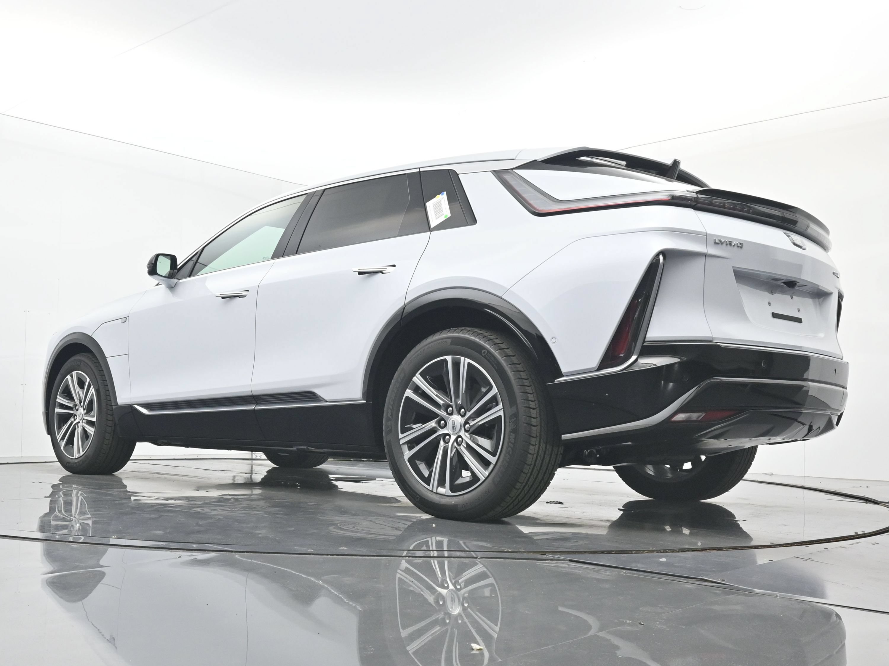 New 2026 Cadillac Lyriq Luxury w/ LPO, Floor Liner Package AWD/4WD image 17