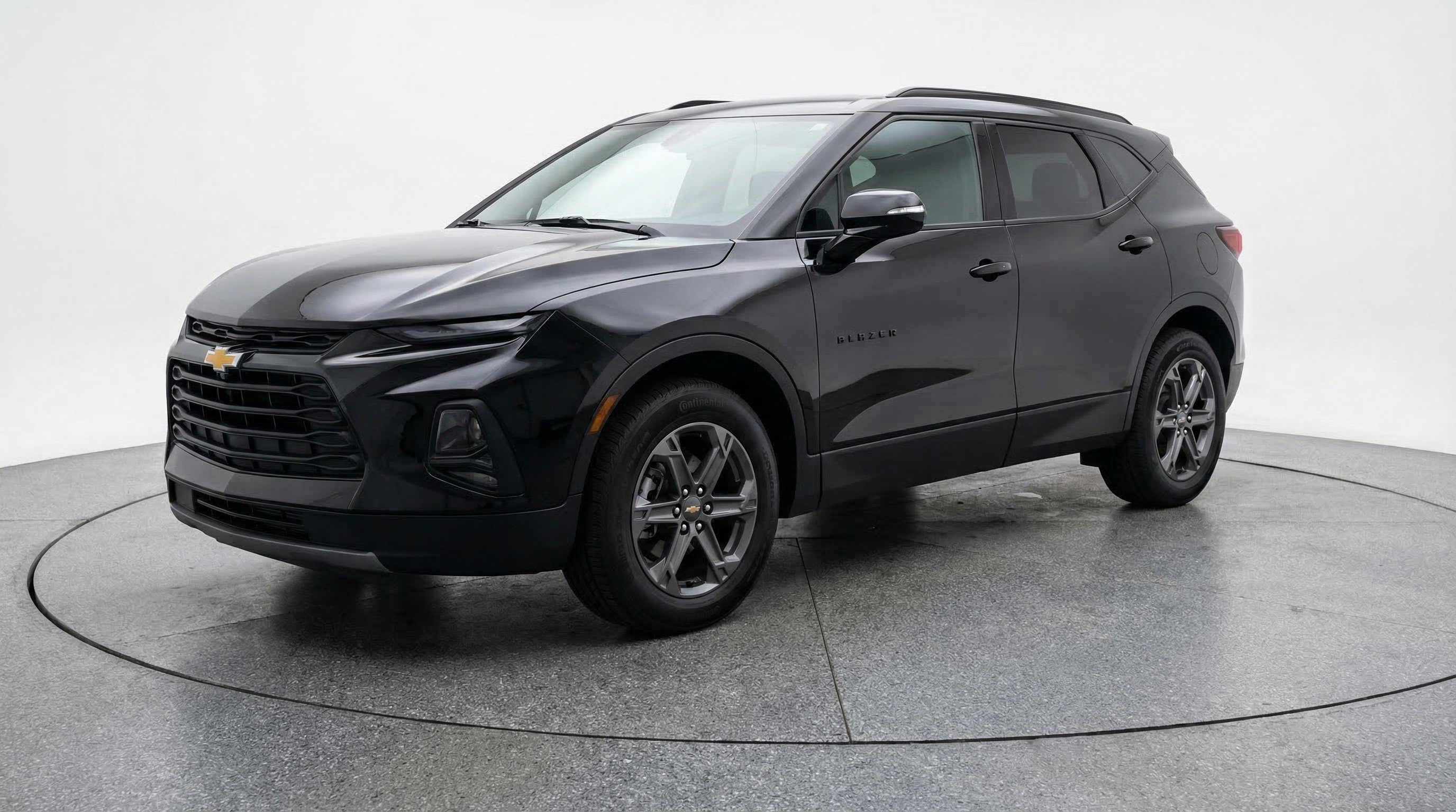 Used 2025 Chevrolet Blazer LT image 3