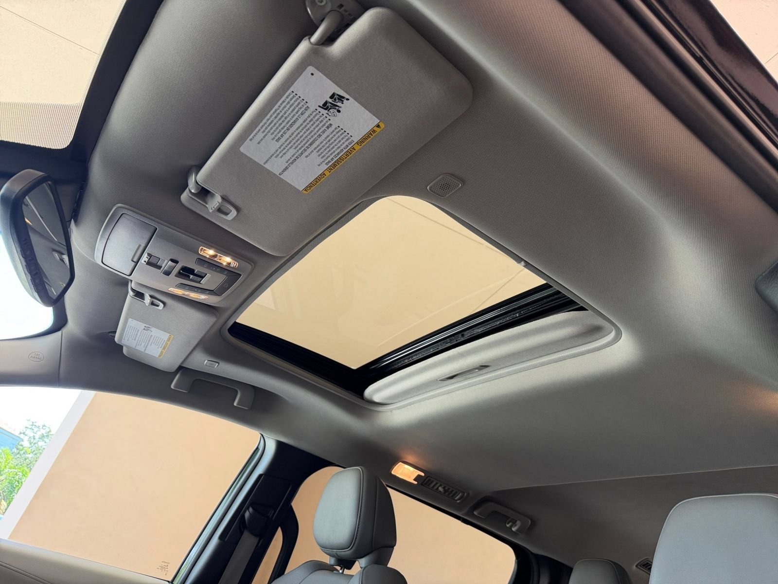 Used 2025 Toyota Sienna XLE FWD image 25