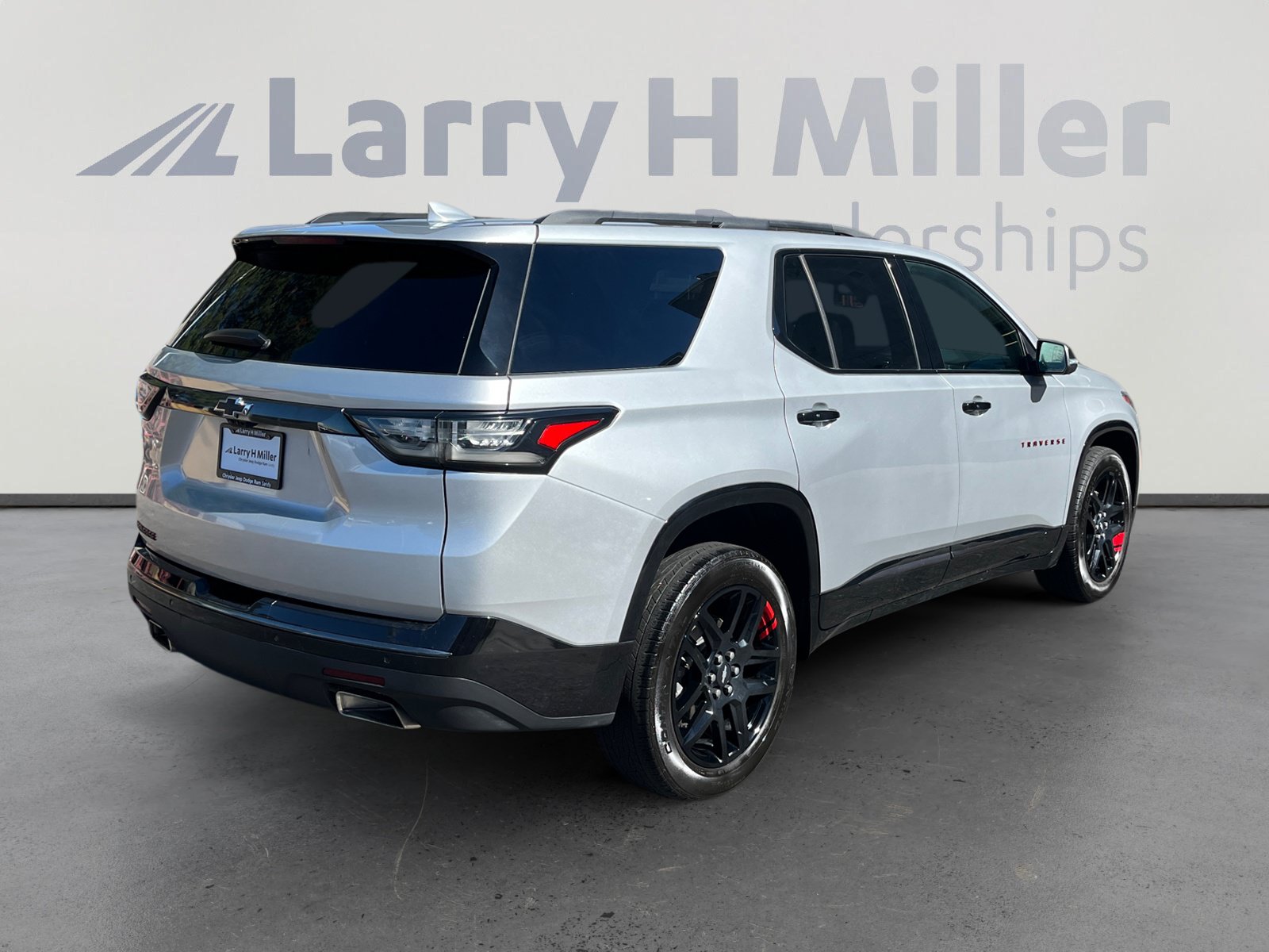 Used 2021 Chevrolet Traverse Premier w/ Redline Edition AWD/4WD image 5