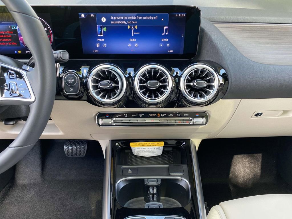 Certified 2025 Mercedes-Benz GLA 250 image 32