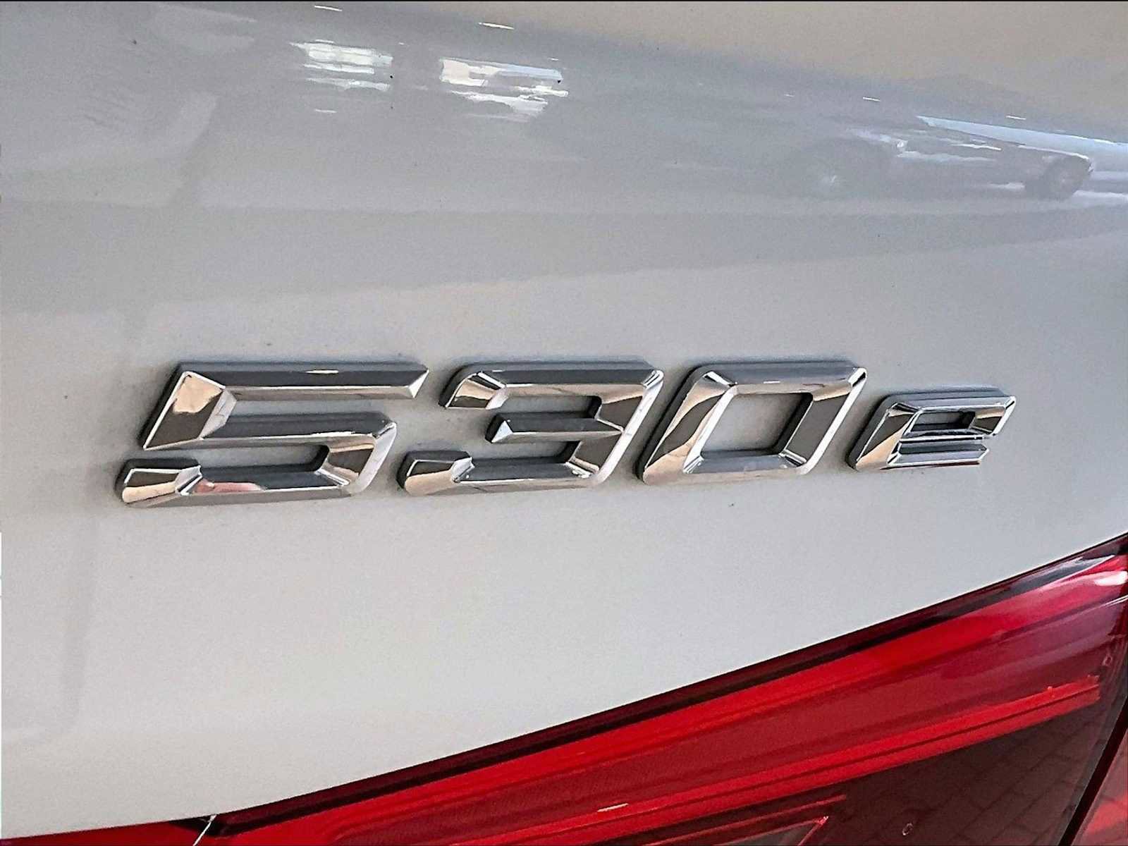Used 2019 BMW 530e w/ Convenience Package image 36