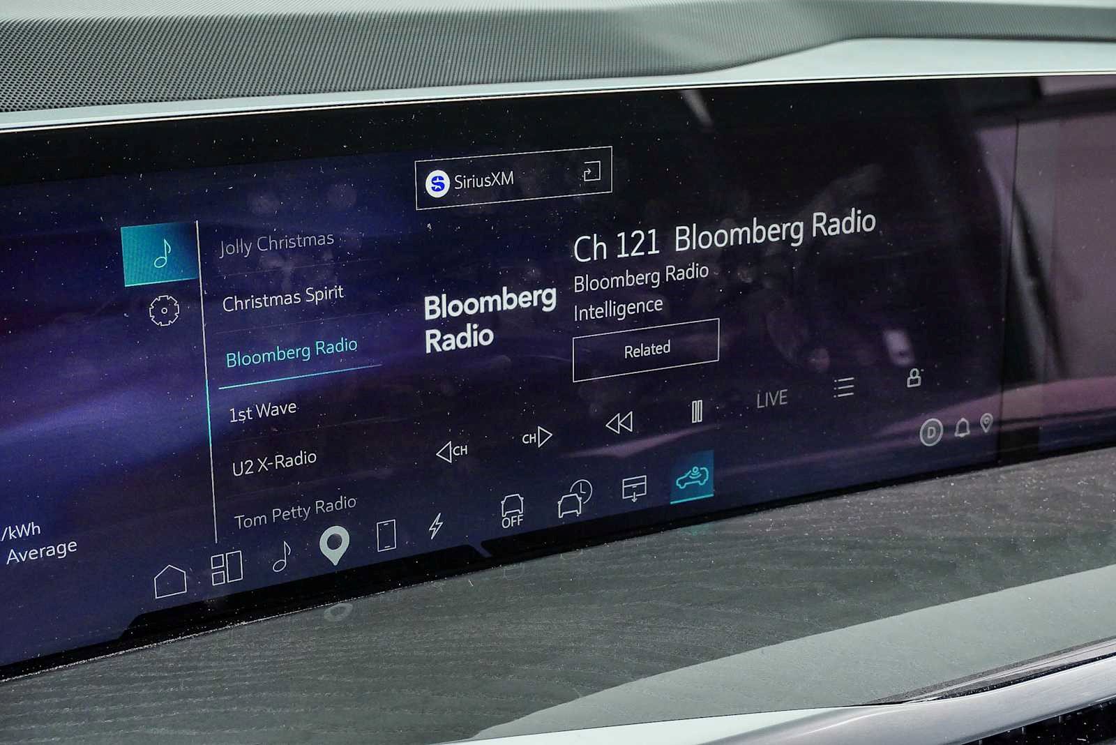 Certified 2025 Cadillac Escalade IQ Luxury 2 w/ LPO, Premium Carpet Package AWD/4WD image 20