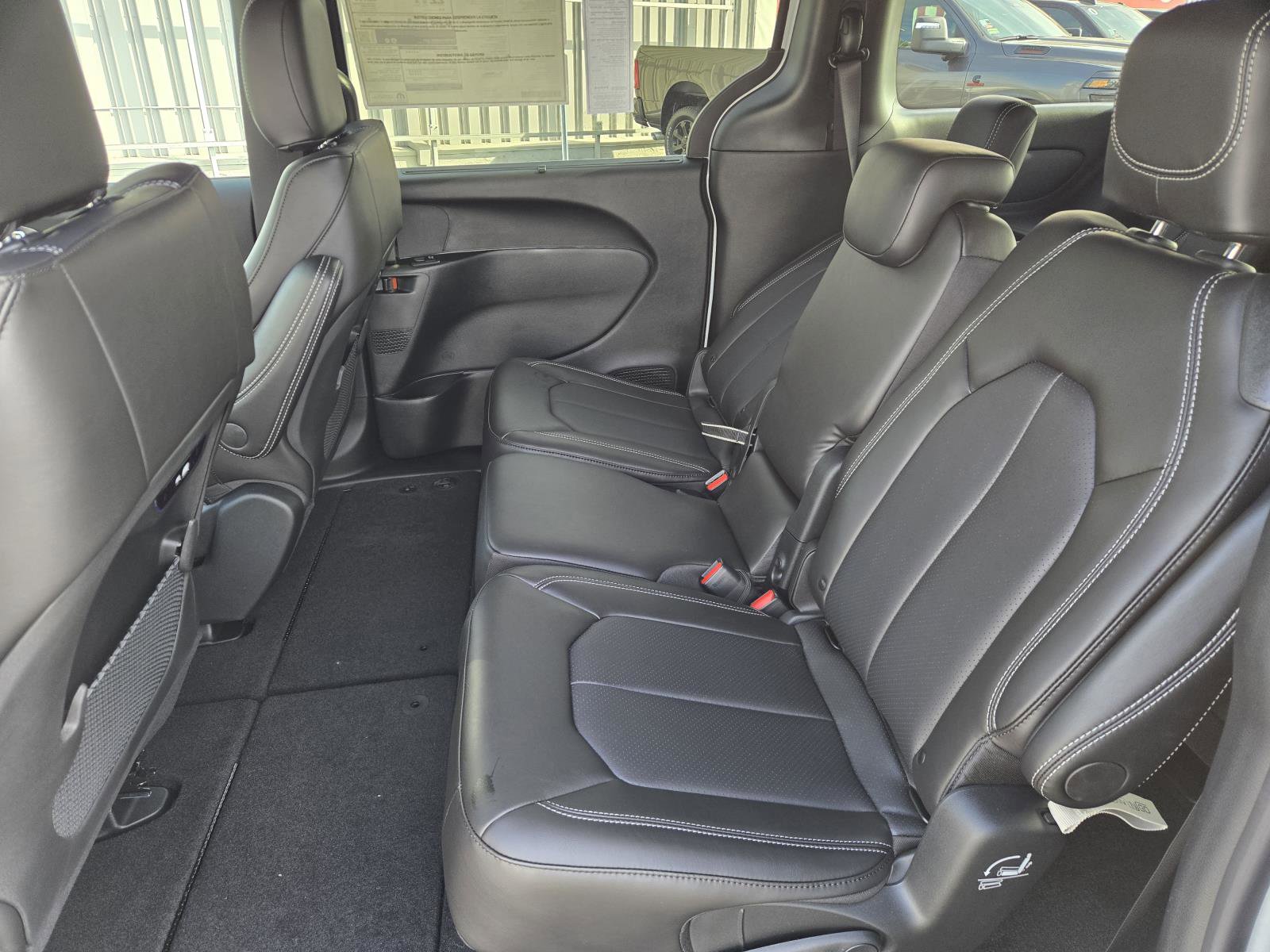 New 2026 Chrysler Pacifica Select image 27