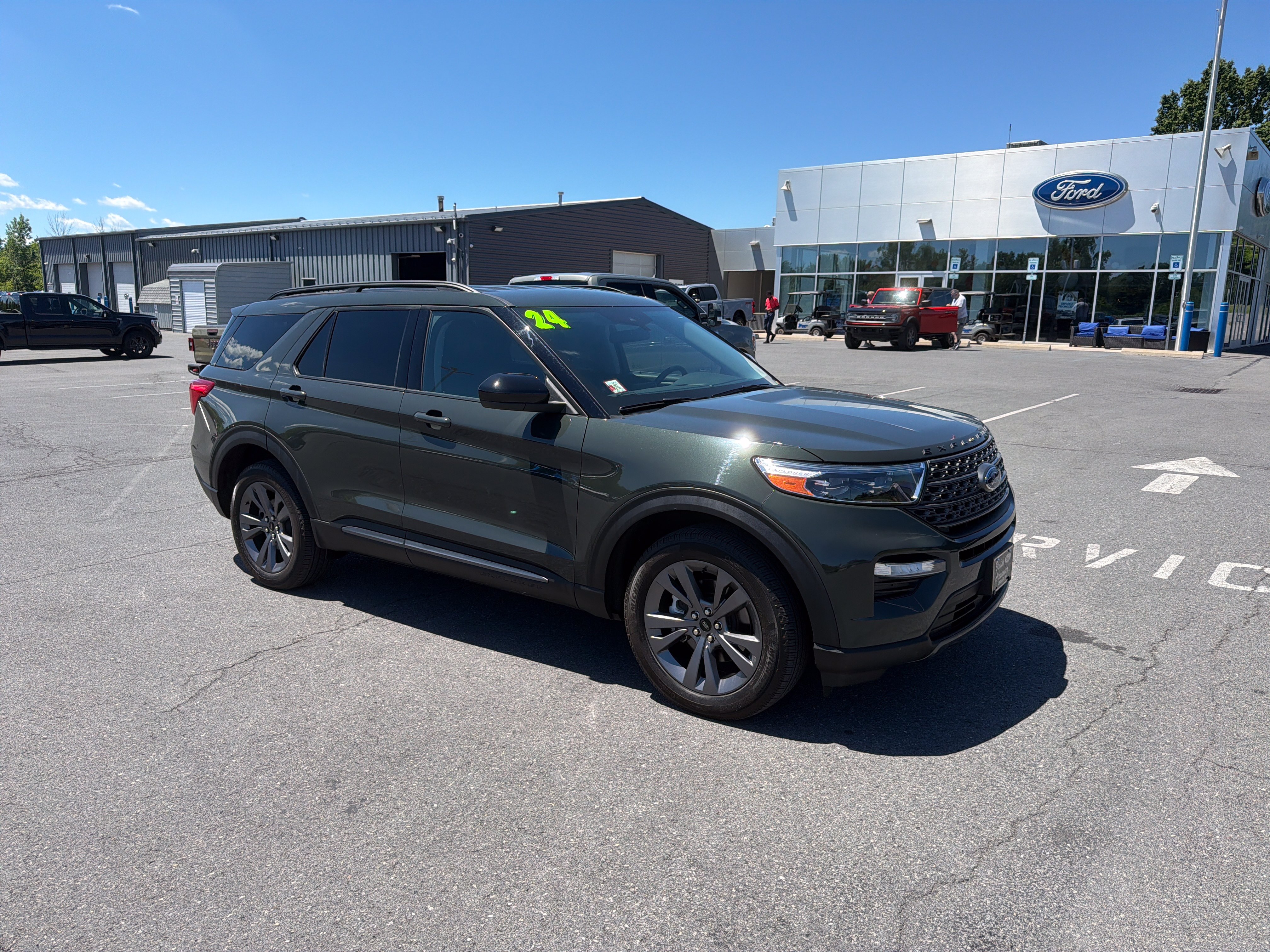 Certified 2024 Ford Explorer XLT w/ Equipment Group 202A AWD/4WD video 1