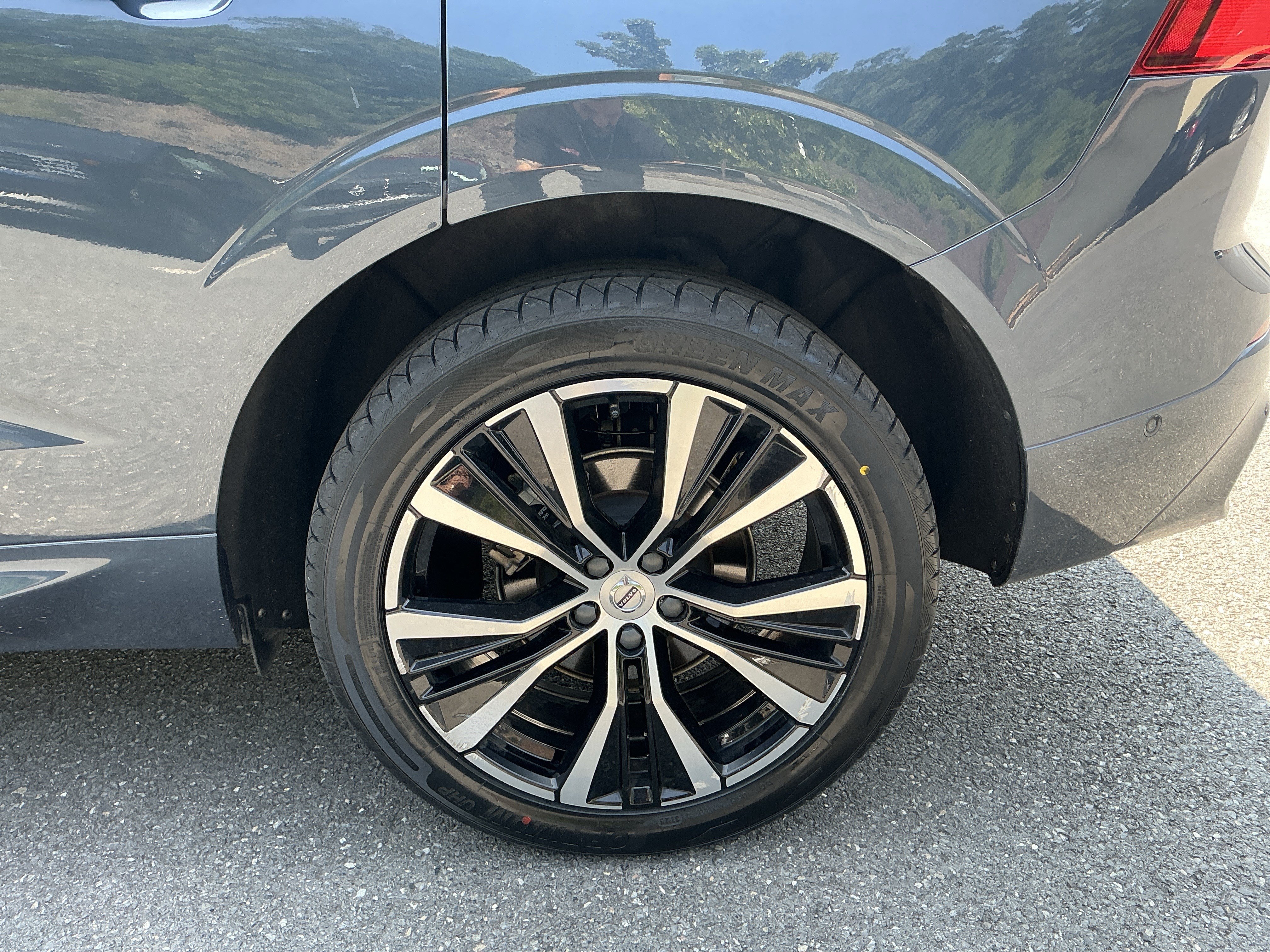 Used 2023 Volvo XC60 B5 Plus w/ Protection Package Premier AWD/4WD image 9