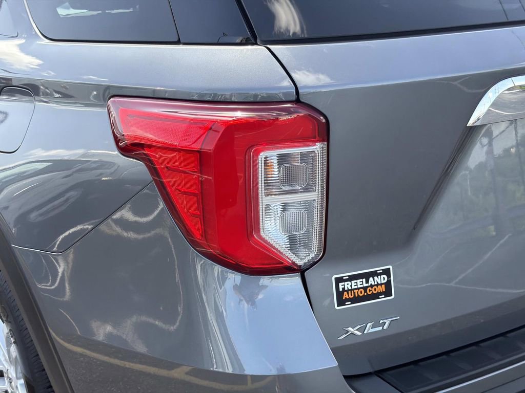 Used 2023 Ford Explorer XLT AWD/4WD image 12