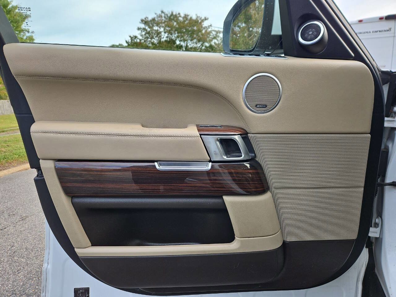 Used 2017 Land Rover Range Rover HSE image 12