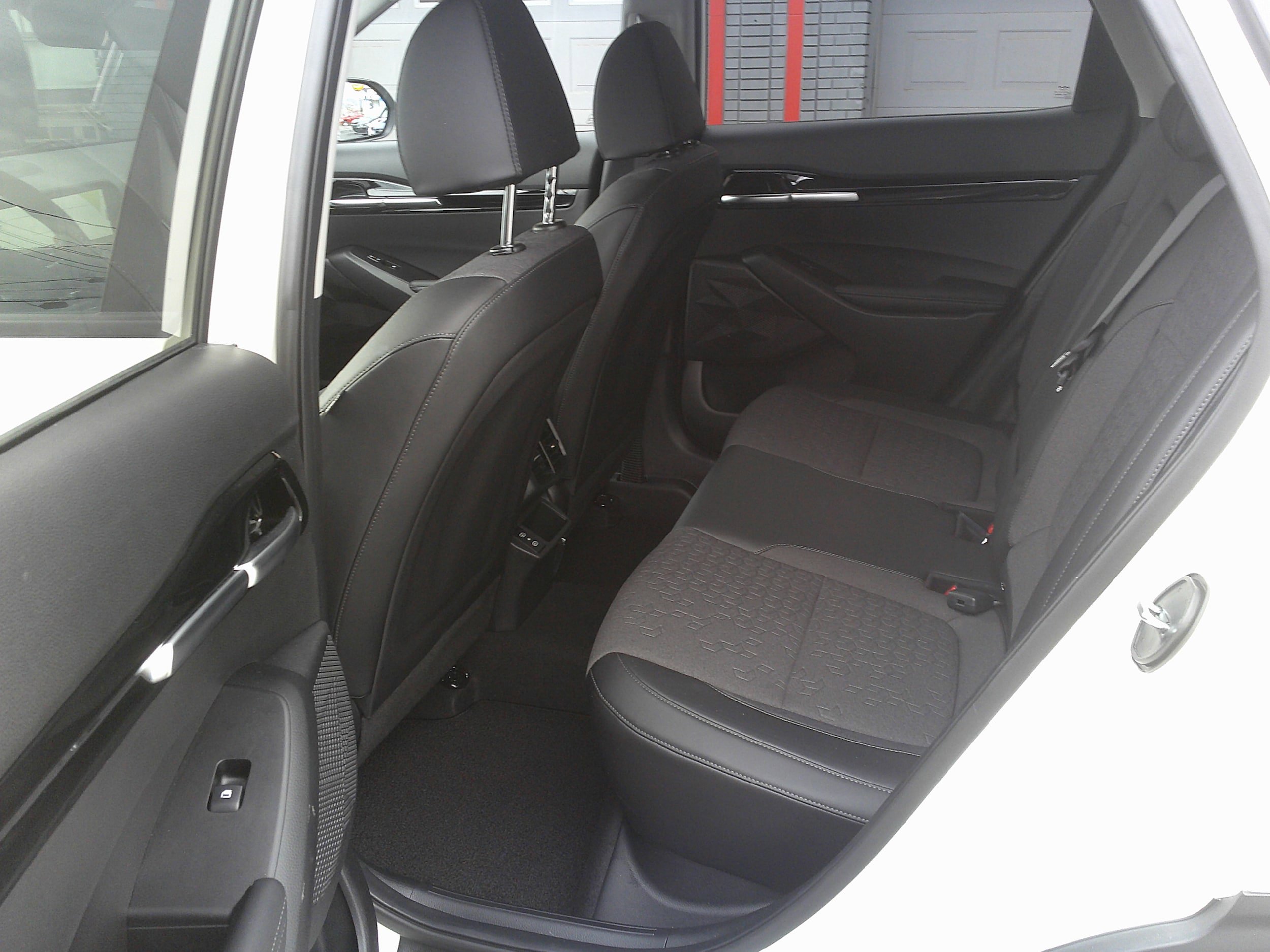 Used 2025 Kia Seltos S AWD/4WD image 17