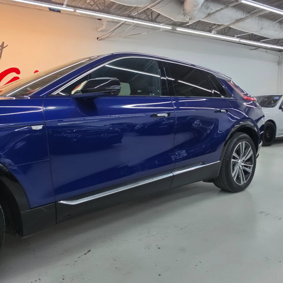Used 2024 Cadillac Lyriq Luxury RWD image 3