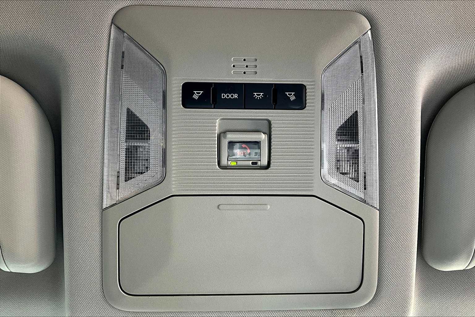 Used 2022 Toyota RAV4 LE image 32