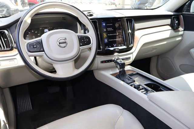 Used 2021 Volvo XC60 T5 Momentum w/ Advanced Package FWD image 5