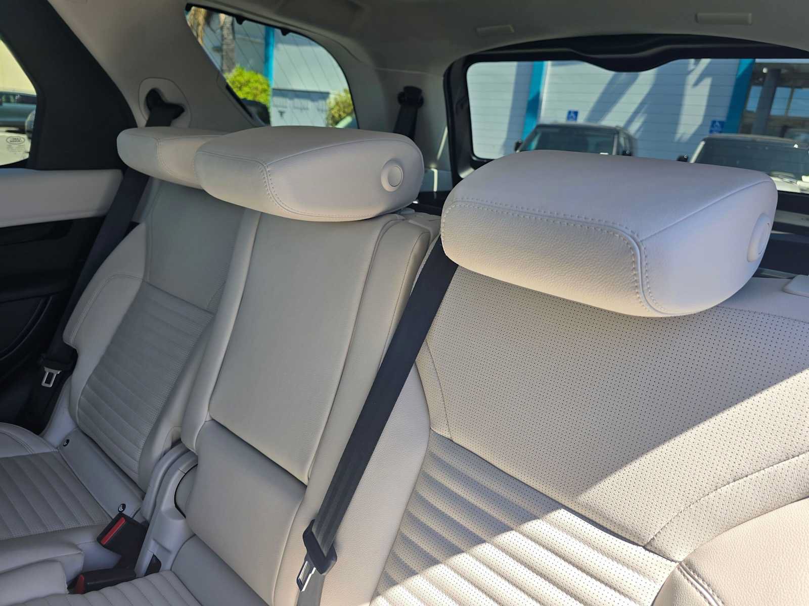 Used 2023 Land Rover Discovery S AWD/4WD image 19