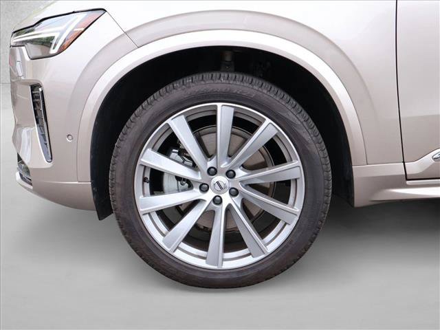 Used 2025 Volvo XC90 B5 Ultra w/ Protection Package Premier AWD/4WD image 9