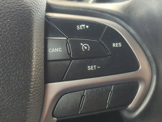 Used 2019 Jeep Grand Cherokee Laredo AWD/4WD image 14