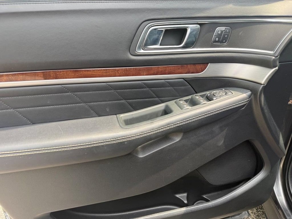 Used 2018 Ford Explorer Platinum AWD/4WD image 29