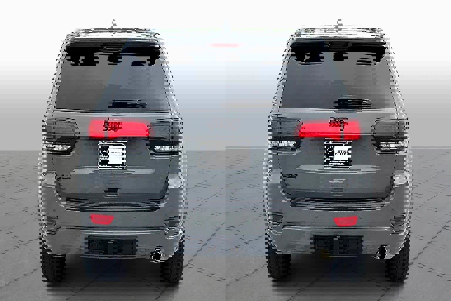 Used 2022 Jeep Grand Cherokee Laredo X image 5