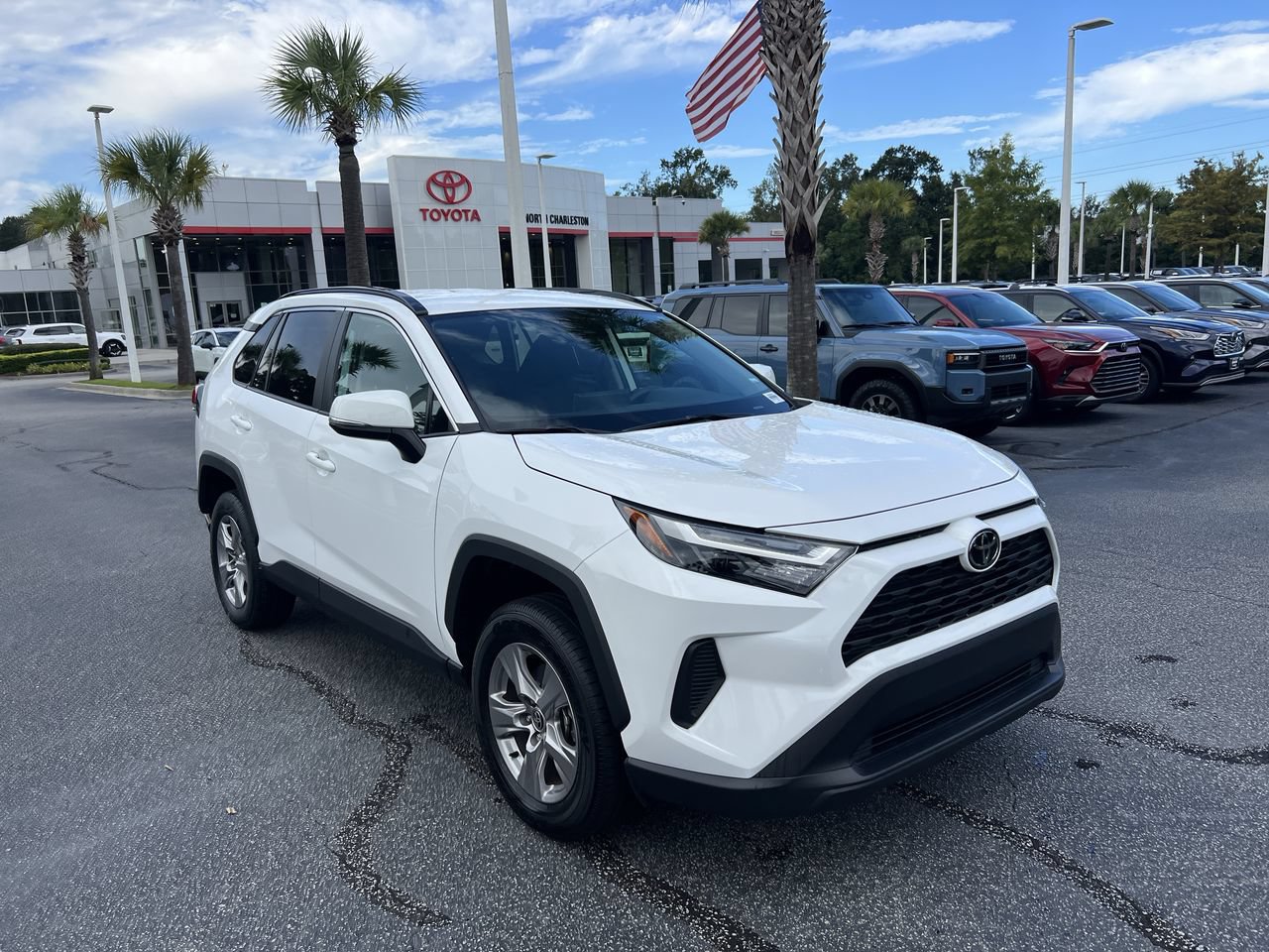 Used 2025 Toyota RAV4 XLE AWD/4WD image 2