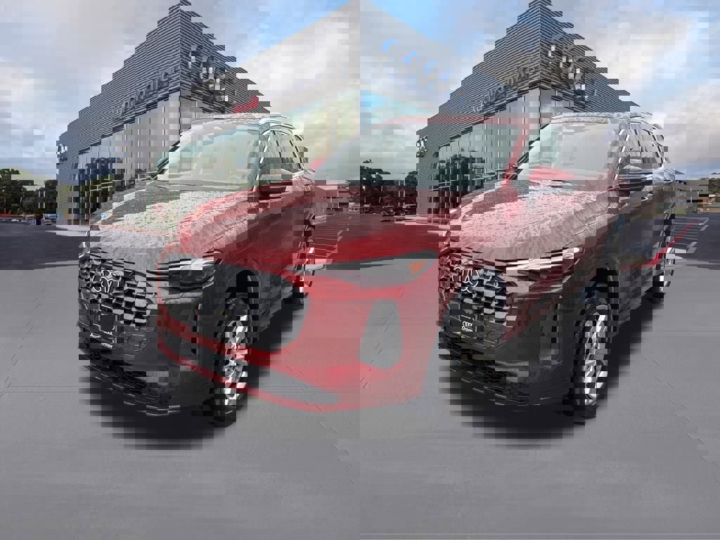 Certified 2025 Audi Q5 Premium w/ Convenience Package image 1