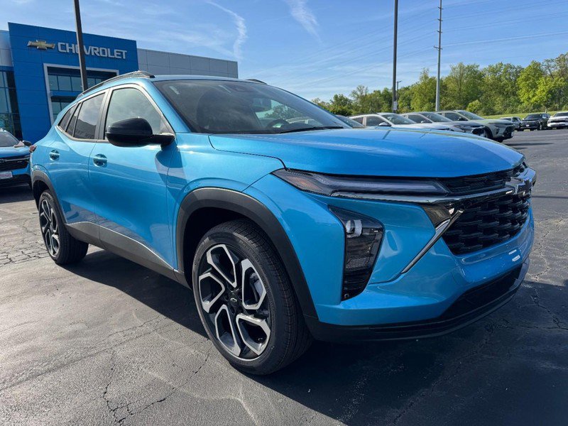 New 2026 Chevrolet Trax RS FWD image 2