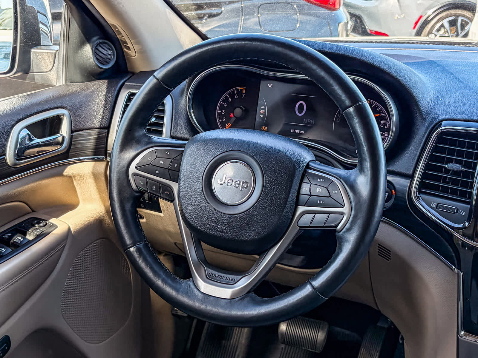 Used 2019 Jeep Grand Cherokee Limited image 14